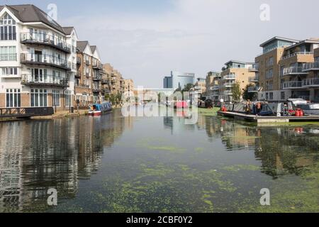 Narrowboats and houseboats on the Grand Union Canal, near GlaxoSmithKline headquarters on the Great West Road, Brentford, Middlesex, UK Stock Photo