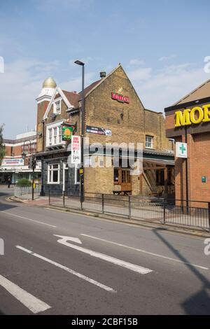 The Beehive public house, Brentford High Street, Brentford, Middlesex ...