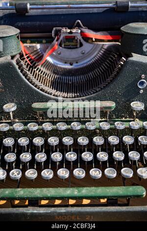Typewriter, Retro Style, Old-fashioned, Storytelling, Writing - Activity, The Past, Old, Desk, Letter - Document, Group Of Objects, Paper, 1950-1959, Stock Photo