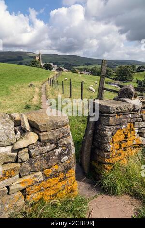 A section of the Pennine Way approaching Hawes in Wensleydale, Yorkshire Dales National Park, England Stock Photo