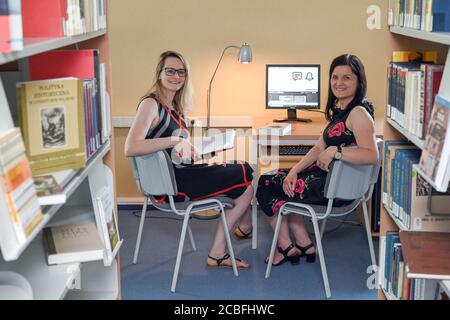 13 August 2020, Poland, Slubice: Melanie Nowak (l, part-time genealogist) and Izabella Parowicz, cultural scientist at the European University "Viadrina", sit in the library at the Collegium Polonicum, which is a joint research institution of the "Viadrina" and the Adam-Mieckiewicz-University Posnan. "Who were my ancestors and where do I come from?" - Apparently, more and more people are asking this question and turn to genealogists who can help you to search in old documents. The university library in Slubice, Poland, now offers even more research possibilities. Photo: Patrick Pleul/dpa-Zentr Stock Photo