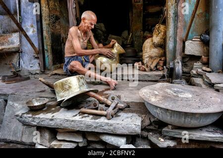 Bundi, India - August 2020: A craftsman working on the door of his workshop in the old town of Bundi on August 10, 2020 in Bundi, Rajasthan. India Stock Photo