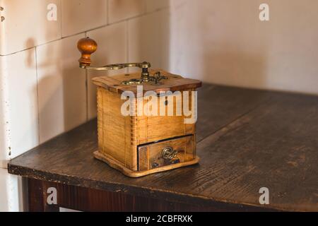 Wooden vintage hand coffee grinder and cup on a pile of brown coffee beans.  Grinding fragrant freshly roasted coffee Stock Photo - Alamy