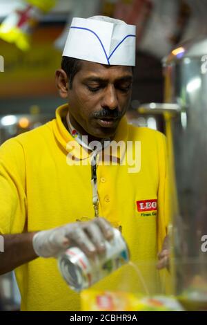 Street tea seller at the Dubai Global Village Stock Photo
