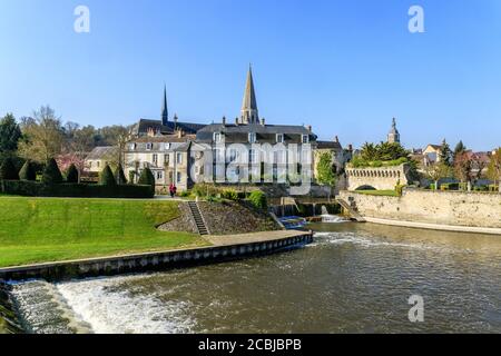 France, Loir et Cher, Vendome, Loir River, fortifications surrounding the medieval town and the Water Gate or Arch of the Grand-Pres // France, Loir-e Stock Photo