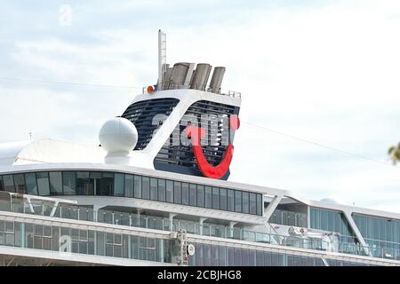 August 1st, 2020, Kiel, with Mein Schiff 1 of the shipping company TUI Cruises has moored the first cruise ship after the outbreak of the corona pandemic in the port of Kiel at the Ostseekai. Detail of the chimney with the TUI logo. | usage worldwide Stock Photo