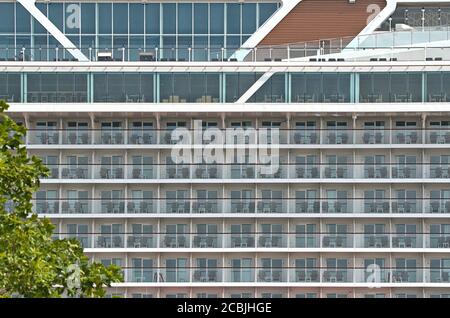 August 1st, 2020, Kiel, with Mein Schiff 1 of the shipping company TUI Cruises has moored the first cruise ship after the outbreak of the corona pandemic in the port of Kiel at the Ostseekai. Detail of the exterior cabins in a uniform look. | usage worldwide Stock Photo