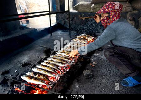 Dien Van grilled fish village, Nghe An province, Vietnam - August 2, 2020: Images of fishermen grilled fresh fish on embers for sale at markets in Die Stock Photo