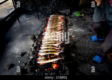 The image of fresh fish of fishermen grilled on embers for sale at the market at Dien Van grilled fish village, Nghe An province, Vietnam Stock Photo