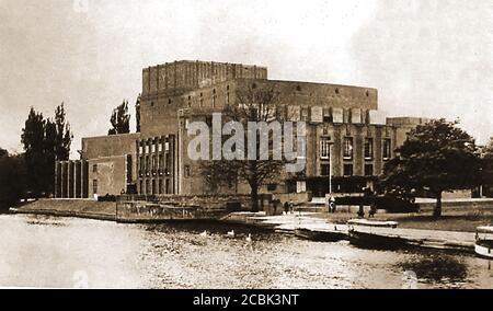 The new Shakespeare Memorial Theatre (designer Elizabeth Scott) replacing the old theatre burnt down March 6th 1926 at Stratford Upon Avon, England. Stock Photo