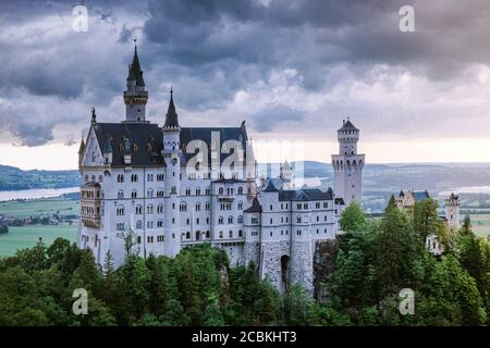 Beautiful view of world-famous Neuschwanstein Castle, the nineteenth-century Romanesque Revival palace built for King Ludwig II on a rugged cliff near Stock Photo