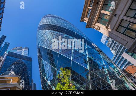 England, London, The Swiss Re building 30 St Mary Axe, alternatively known as the Gherkin, commercial skyscraper designed by architect Sir Norman Fost Stock Photo