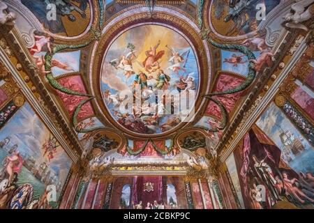 England, Richmond upon Thames. Hampton Court Palace, the Queens Drawing Room, which was originally built for Queen Mary 2nd at the end of the 17th cen Stock Photo