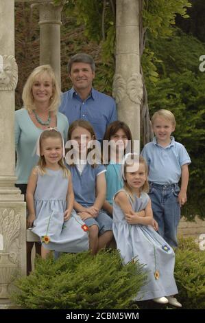 Austin, Texas USA, September, 2006: Texas Congressman Michael McCaul, wife Linda, and their five children, ages 8,6 and five-year-old triplets. For editorial use only. ©Bob Daemmrich Stock Photo