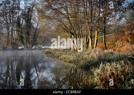 Morning mist and frost on the River Wey, Surrey, on a cold winter's morning Stock Photo