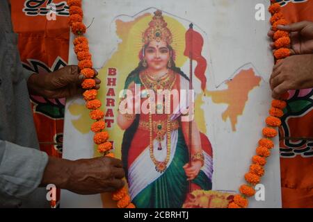 Kolkata, India. 15th Aug, 2020. Bharatiya Janata Party members worshiped the 'Bharat Mata'' on the occasion of India's 74th Independence Day in Kolkata. (Photo by Sudipta Das/Pacific Press) Credit: Pacific Press Media Production Corp./Alamy Live News Stock Photo