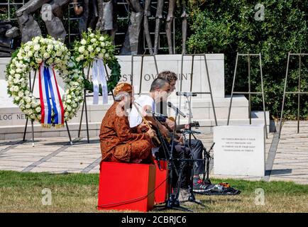 The Hague, Netherlands. 15th Aug, 2020. King Willem-Alexander of The Netherlands at the Indisch Monument in The Hague, on August 15, 2020, to attend the national commemoration of the capitulation of Japan on August 15, 1945, for all victims of the Japanese occupation of the Dutch East IndiesCredit: Albert Nieboer/ Netherlands OUT/Point de Vue OUT |/dpa/Alamy Live News Stock Photo