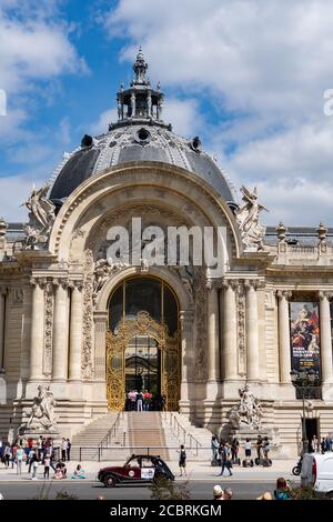 Petit palais is the Paris Museum of Fine Arts. It is located across from the Grand Palais in Paris. Paris - France, 31. may 2019