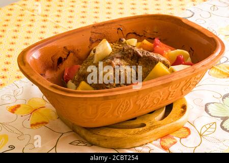 Bake pepper roast in Roman pot