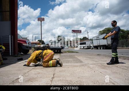 Coatepec, Veracruz, México. 15th Aug, 2020. A group of volunteer fireginghters are making his training exercises for rescue and to remove posible injures persons. This gropu of volnteers work in moore tnah 10 communities and they are the responsables to do the rescue and movilizations of COVID-19 patients. Credit: Hector Adolfo Quintanar Perez/ZUMA Wire/Alamy Live News Stock Photo