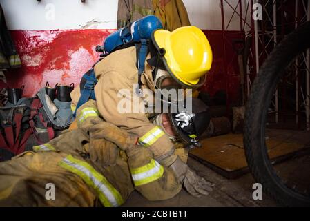 Coatepec, Veracruz, México. 15th Aug, 2020. A group of volunteer fireginghters are making his training exercises for rescue and to remove posible injures persons. This gropu of volnteers work in moore tnah 10 communities and they are the responsables to do the rescue and movilizations of COVID-19 patients. Credit: Hector Adolfo Quintanar Perez/ZUMA Wire/Alamy Live News Stock Photo