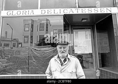 San Francisco poet Lawrence Ferlinghetti in front of the Gloria Delicatessen in 1986 Stock Photo