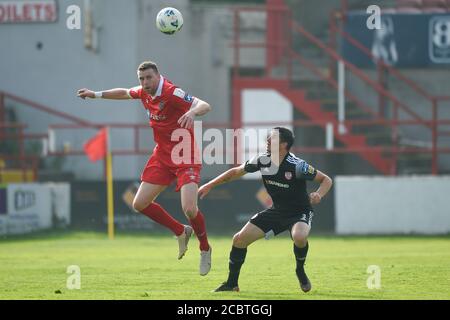 Dublin, Ireland. 15th Aug, 2020. Ciar‡n Kilduff of Shelbourne fights for the ball with Ciaran Coll of Derry City during the SSE Airtricity Premier Division match between Shelbourne FC and Derry City FC at Tolka Park in Dublin, Ireland on August 15, 2020 (Photo by Andrew SURMA/SIPA USA) Credit: Sipa USA/Alamy Live News Stock Photo