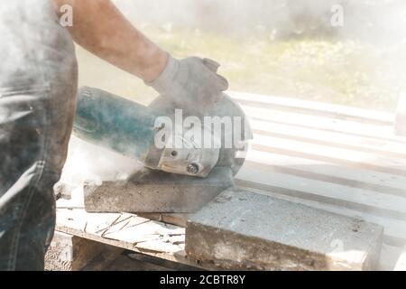 Cut concrete block online with circular saw