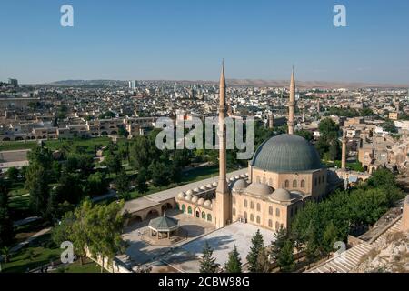 The magnificent Mevlid-i Halil Camii (mosque) in Golbasi Park at Sanliurfa in Turkey. In the background stands the modern city of Sanliurfa. Stock Photo