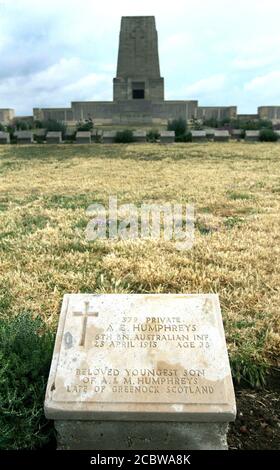 The gravestone of fallen Australian World War l soldiers Private A E Humphreys at Lone Pine Cemetery on the Gallipoli Peninsula in Turkey. Stock Photo