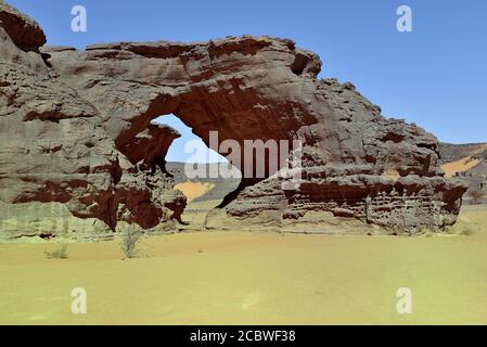 ROCK ARCH IN THE SAHARA DESERT IN ALGERIA. TADRART NATIONAL PARK. Stock Photo