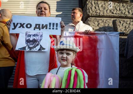 Moscow, Russia. 16th of August, 2020 A family takes part of a protest against the official results of Belarusian presidential election outside the Belarusian embassy in Moscow, Russia. The banner reads 'Go away!!!' Stock Photo