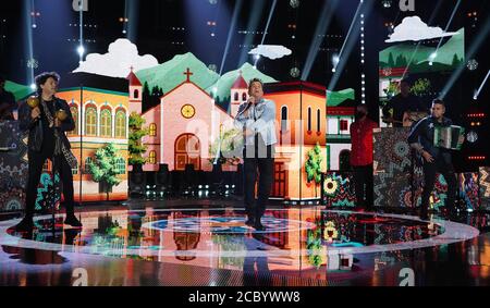 Miami, United States Of America. 16th Aug, 2020. MIAMI, FL - AUGUST 16: Carlos Vives is seen performing during Telemundo's 'La Voz' season 2 finale at Cisneros Studios on August 16, 2020 in Miami, Florida. (Photo by Alberto E. Tamargo/Sipa USA) Credit: Sipa USA/Alamy Live News Stock Photo