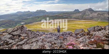 Compelling views on two routes to Breabag, a limestone and quartzite escarpment in the heart of the Assynt bulge. Stock Photo