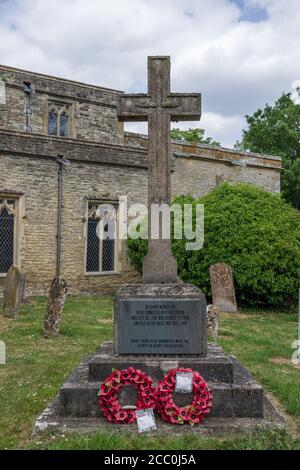 War memorial, in the form of a stone cross, at the church of St Mary The Virgin, Bedfordshire, UK Stock Photo