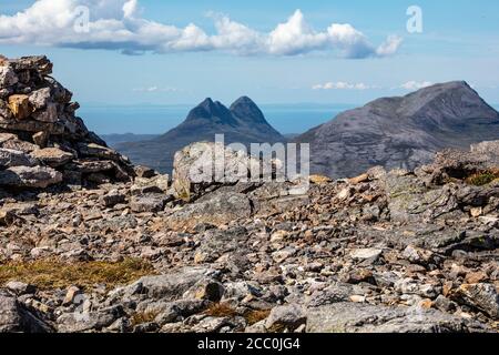 Compelling views on two routes to Breabag, a limestone and quartzite escarpment in the heart of the Assynt bulge. Stock Photo