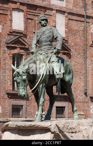 Italy, Lombardy, Milan,  Piazza Giuseppe Missori Square, Statue of Giuseppe Missori on Horse by Riccardo Ripamonti date 1916 Stock Photo