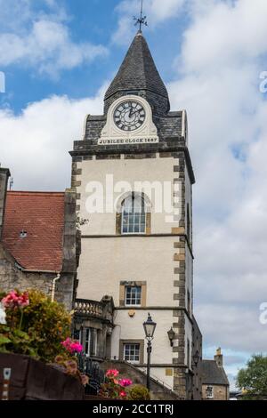 Jubilee clock tower, 17th century Tolbooth in South Queensferry, High Street, Scotland. Stock Photo