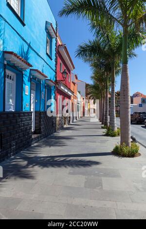 Puerto de la Cruz. colorful houses on the island Stock Photo - Alamy