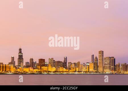 USA, Illinois, Chicago, View of Willis Tower at Lake Michigan Stock Photo