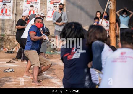 Tangerang, Indonesia. 17th Aug, 2020. Indonesian people participate in a competition using face mask as anticipation of the spread of the coronavirus (COVID-19) pandemic during celebration of Indonesia 75th Independence Day in Pamulang, South Tangerang, Banten, Indonesia on August 17, 2020. (Photo by Evan Praditya/INA Photo Agency/Sipa USA) Credit: Sipa USA/Alamy Live News Stock Photo