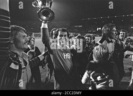 Anderlecht, Belgien. 17th Aug, 2020. Ex soccer player Georg (Schorsch) VOLKERT died at the age of 74. Archive photo; Georg 'Schorsch' VOLKERT (HSV Hamburg Hamburg) with the European Cup Cup on the lap of honor, jubilation, QF, b/w football UEFA Cup Cup Winners' Cup Final RSC Anderlecht - HSV Hamburg Hamburg Hamburg 0: 2 on 05/11/1977 å | usage worldwide Credit: dpa/Alamy Live News Stock Photo