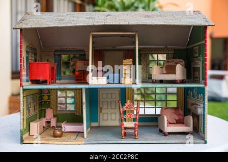 Vintage metal clearance dollhouse