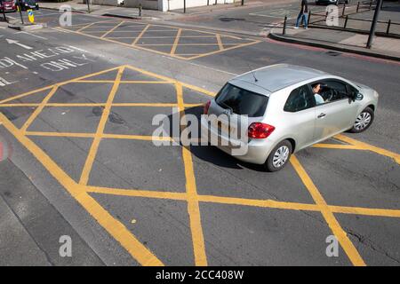 Parking: Cardiff driver's £100 fine after tyres touch yellow box - BBC News