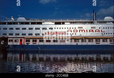 SS ADMIRAL STEAMBOAT ON THE MISSISSIPPI RIVER, ST LOUIS, MISSOURI, USA, 70s Stock Photo