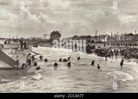 Operation Overlord. Landing of canadian soldiers from the 9th brigade of the 3rd Infantry Division, in the sector “Nan White” on the beach of Juno nea Stock Photo