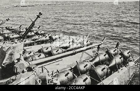 Soviet torpedo boats of the G-5 type from the Black Sea Fleet of Soviet Russia loaded with R1 sea mines. Black Sea, USSR. 1943 Stock Photo