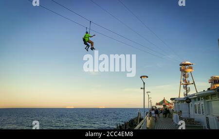 UK. 18th Aug, 2020. Bournemouth, UK. Tuesday 18 August 2020. Sunset over Bournemouth as tourist leave the busy beach. Credit: Thomas Faull/Alamy Live News Stock Photo