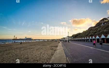 Bournemouth, UK. 18th Aug, 2020. Bournemouth, UK. Tuesday 18 August 2020. Sunset over Bournemouth as tourist leave the busy beach. Credit: Thomas Faull/Alamy Live News Stock Photo