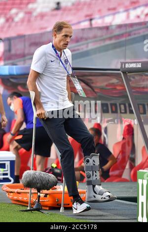 Lisbon, Lissabon, Portugal, 18th August 2020.  Thomas TUCHEL, PSG Trainer verletzt, schiene in  the semifinal match UEFA Champions League, final tournament RB LEIPZIG - PARIS SG in season 2019/2020,  Photographer: © Peter Schatz / Alamy Live News / Frank Hoermann/ SVEN SIMON/ Pool    - UEFA REGULATIONS PROHIBIT ANY USE OF PHOTOGRAPHS as IMAGE SEQUENCES and/or QUASI-VIDEO -  National and international News-Agencies OUT Editorial Use ONLY Stock Photo